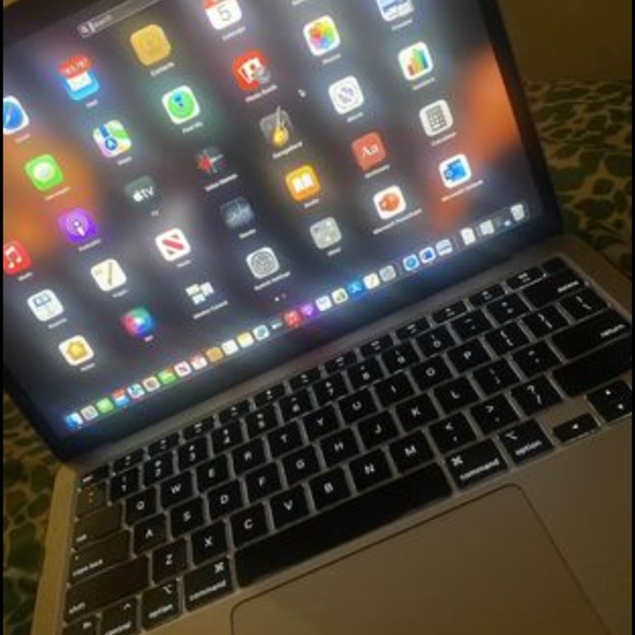 MacBook Air 256GB M1 8gb ram , 13”